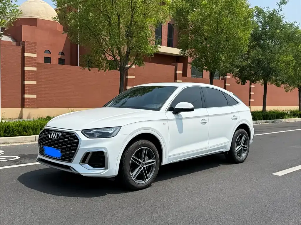 Audi Q5L Sportback — фото 1