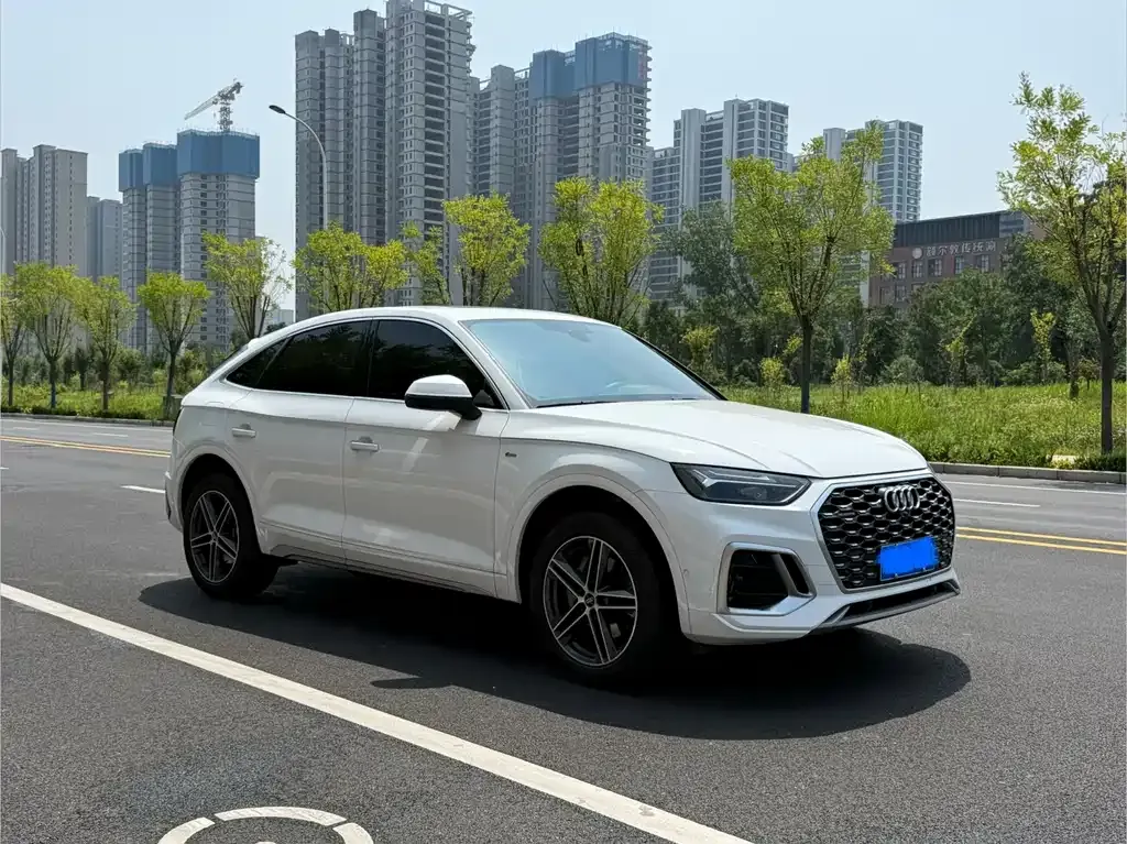 Audi Q5L Sportback — фото 5