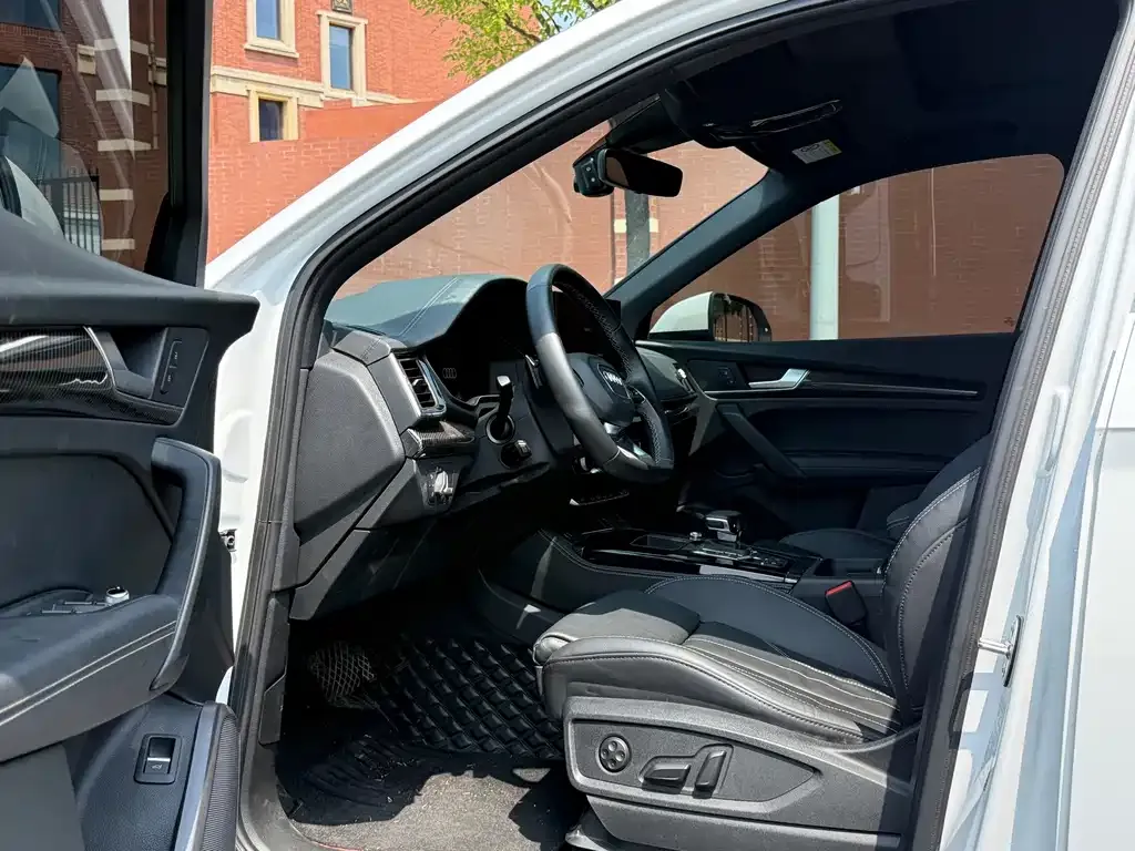 Audi Q5L Sportback — фото 6