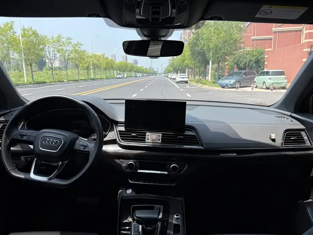 Audi Q5L Sportback — фото 3
