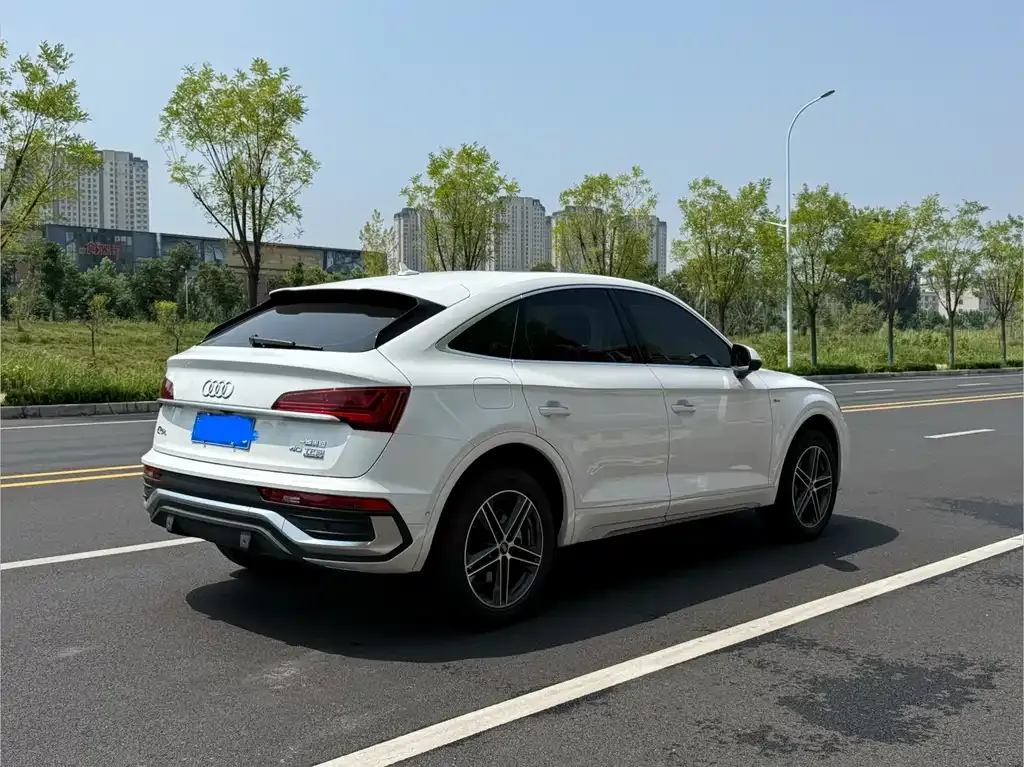 Audi Q5L Sportback — фото 7