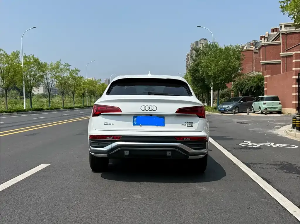 Audi Q5L Sportback — фото 4