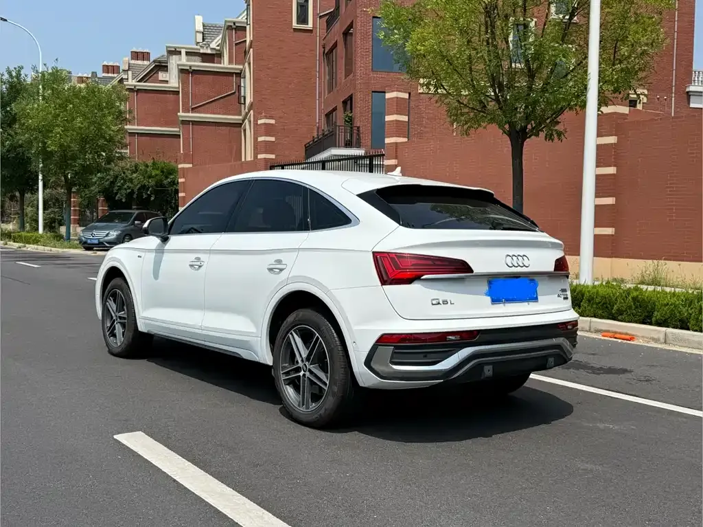 Audi Q5L Sportback — фото 9