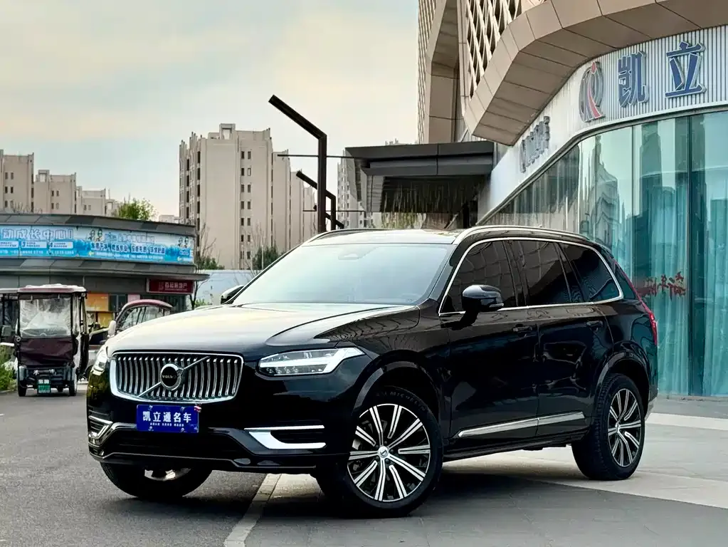 Volvo XC90 — фото 1