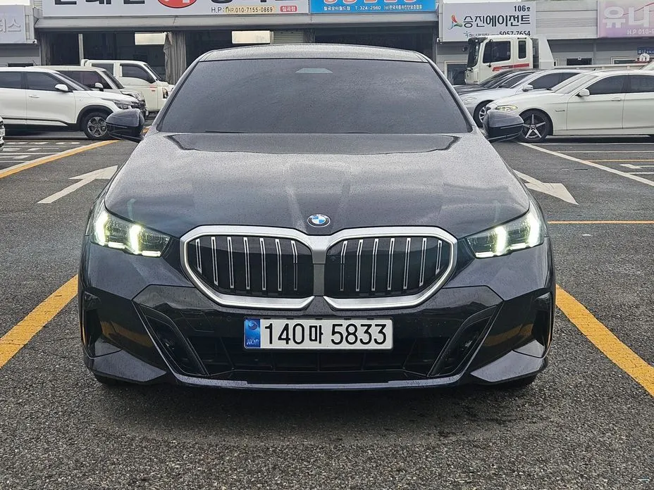 BMW 5-Series — фото 1