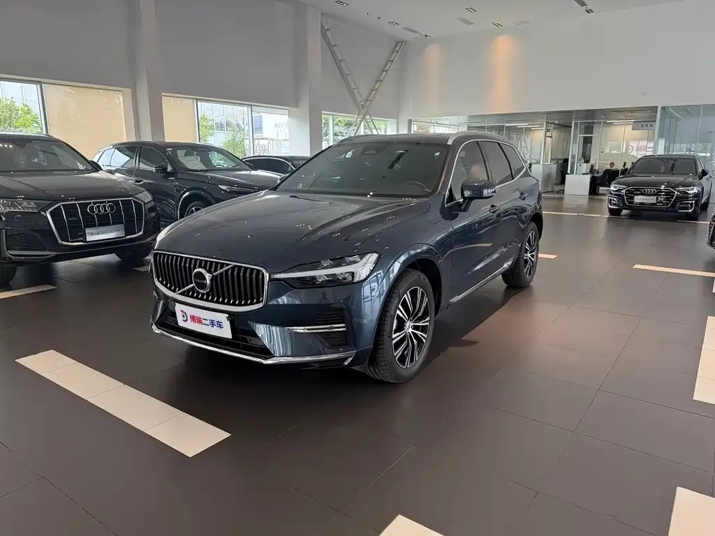 Volvo XC60 — фото 1