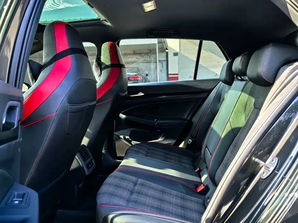 Volkswagen Golf GTI 2022 из CN, фото 3