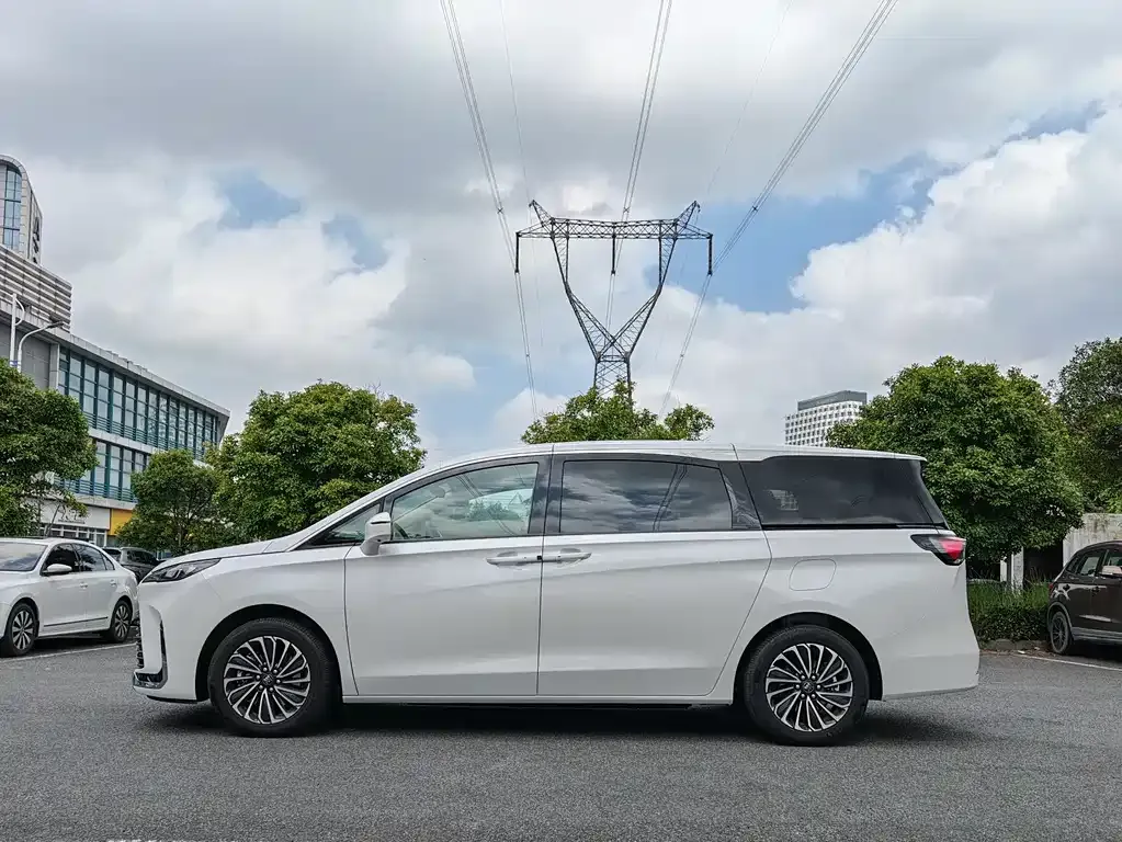 Buick GL8 Hybrid — фото 8