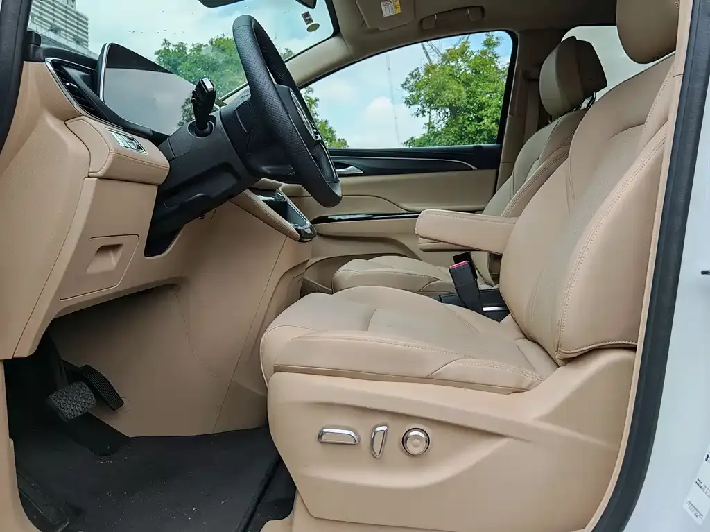 Buick GL8 Hybrid — фото 3