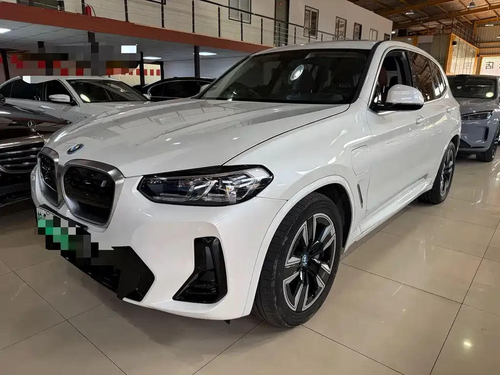 BMW iX3 — фото 1