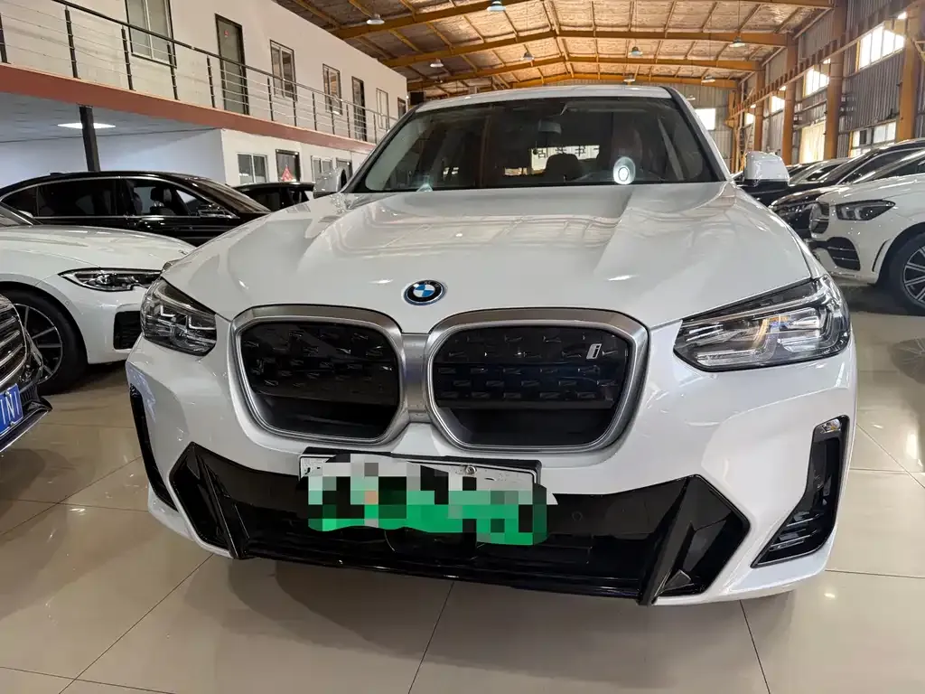 BMW iX3 — фото 10