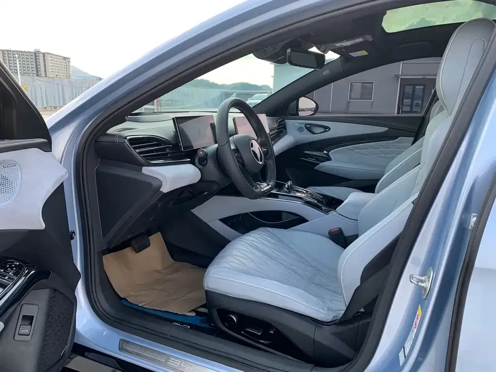 BYD Seal — фото 9