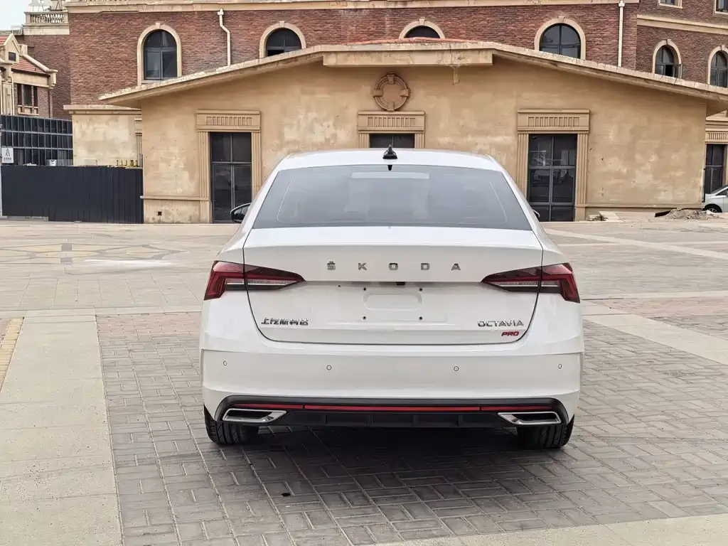 Skoda Octavia — фото 2