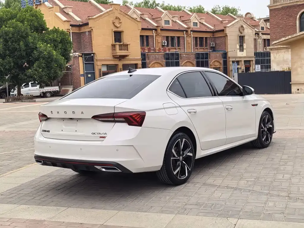 Skoda Octavia — фото 9