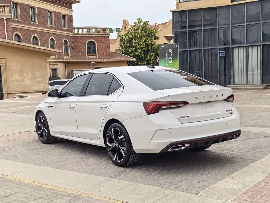 Skoda Octavia — фото 7