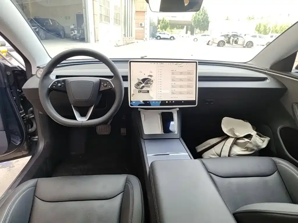 Tesla Model 3 — фото 7