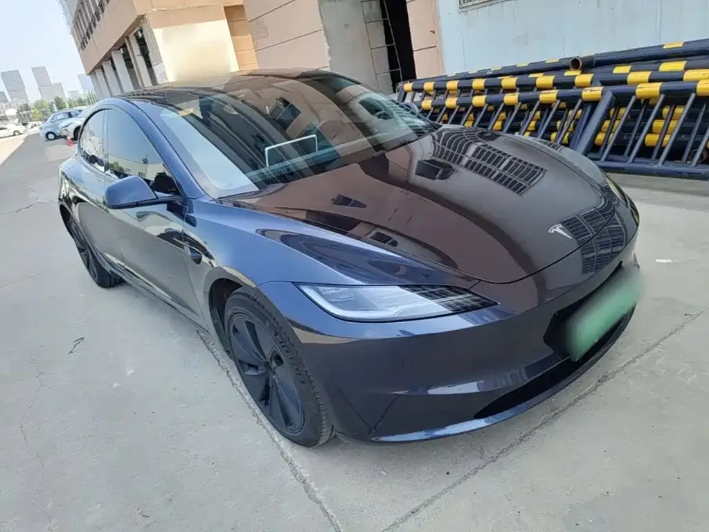 Tesla Model 3 — фото 10