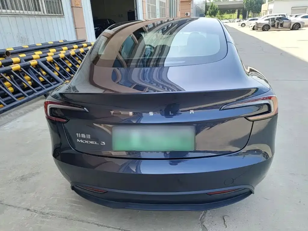 Tesla Model 3 — фото 9