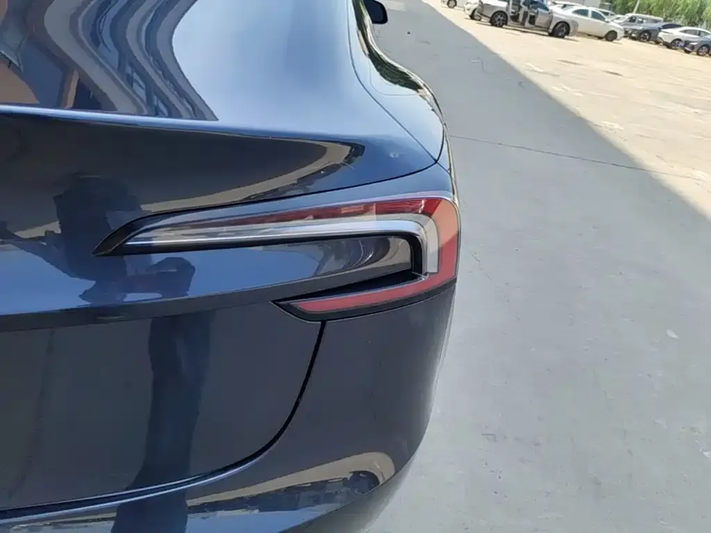 Tesla Model 3 — фото 3