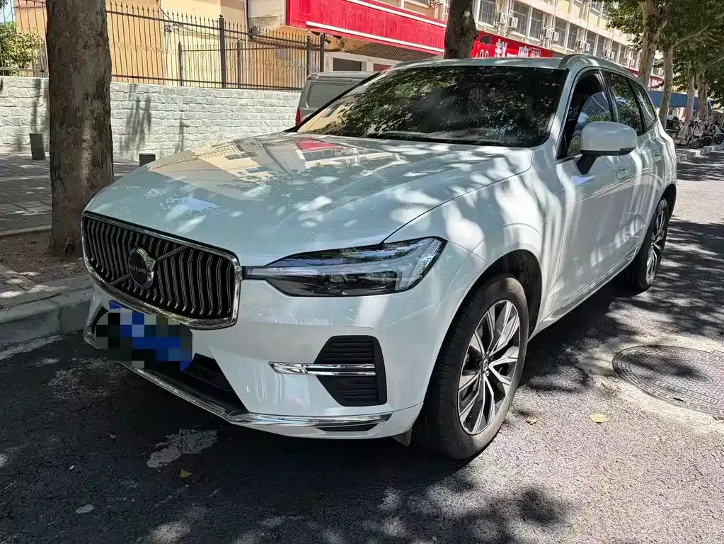 Volvo XC60 — фото 1