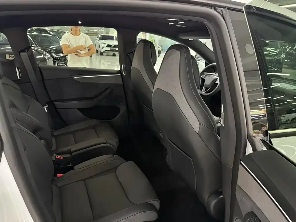Tesla Model Y L 2026 из CN, фото 10