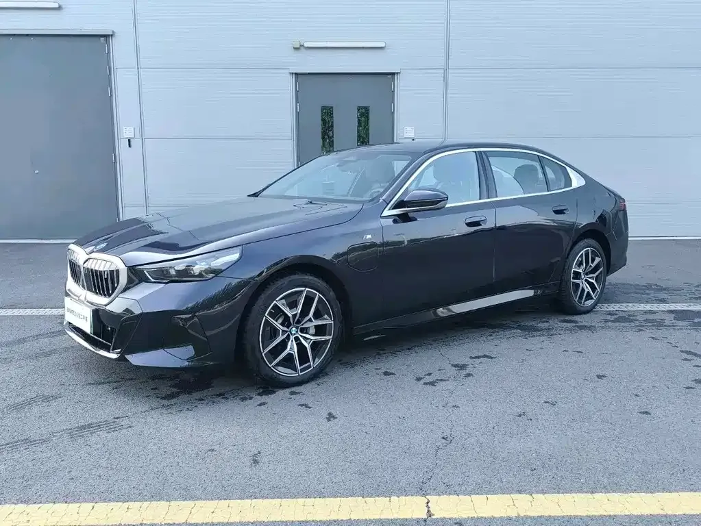 BMW i5 — фото 1