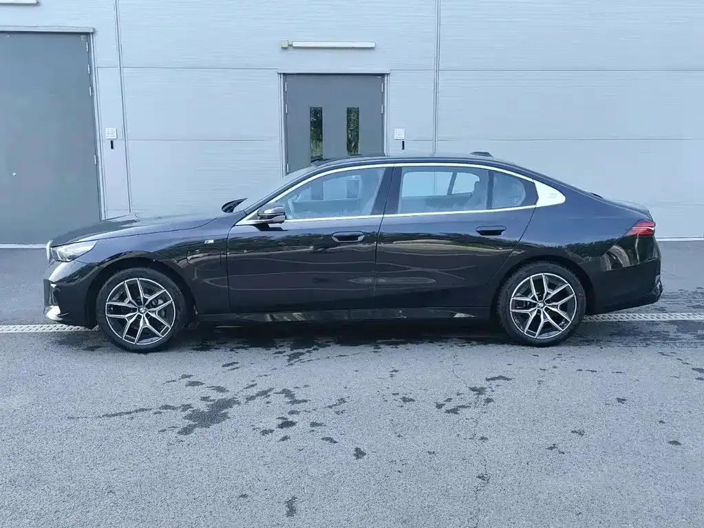 BMW i5 — фото 4