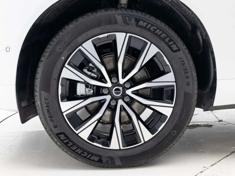 Volvo XC60 — фото 10
