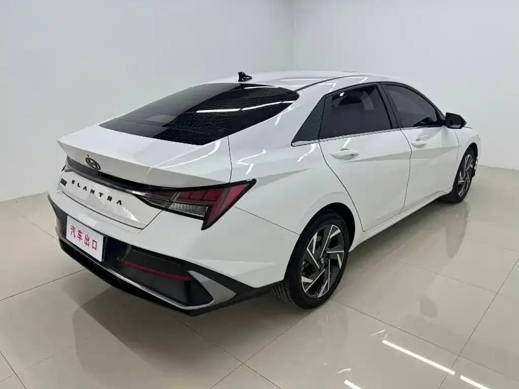 Hyundai Elantra — фото 4