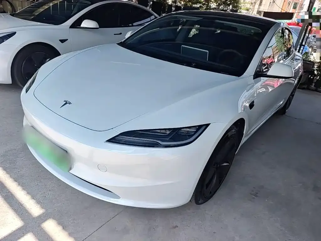 Tesla Model 3 — фото 1
