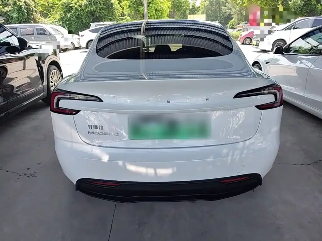 Tesla Model 3 — фото 10