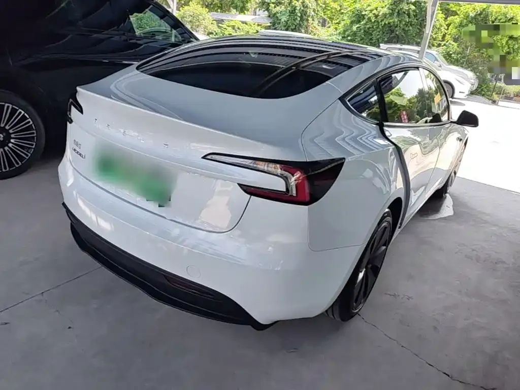 Tesla Model 3 — фото 9