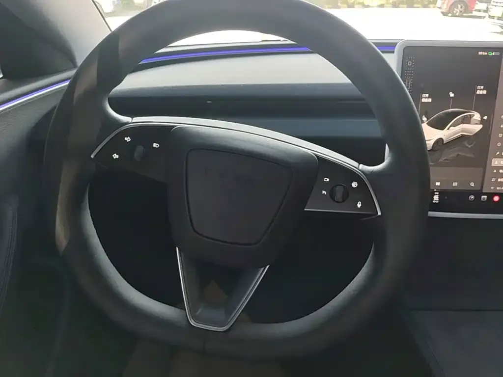 Tesla Model 3 — фото 4