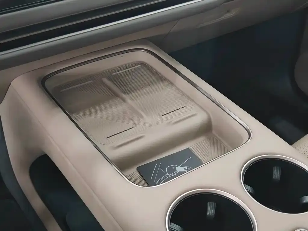 Li Auto i8 — фото 6