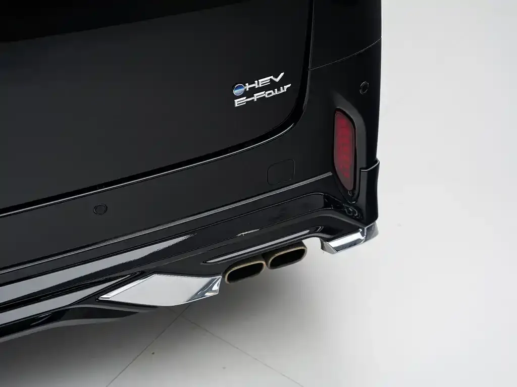Toyota Alphard — фото 4