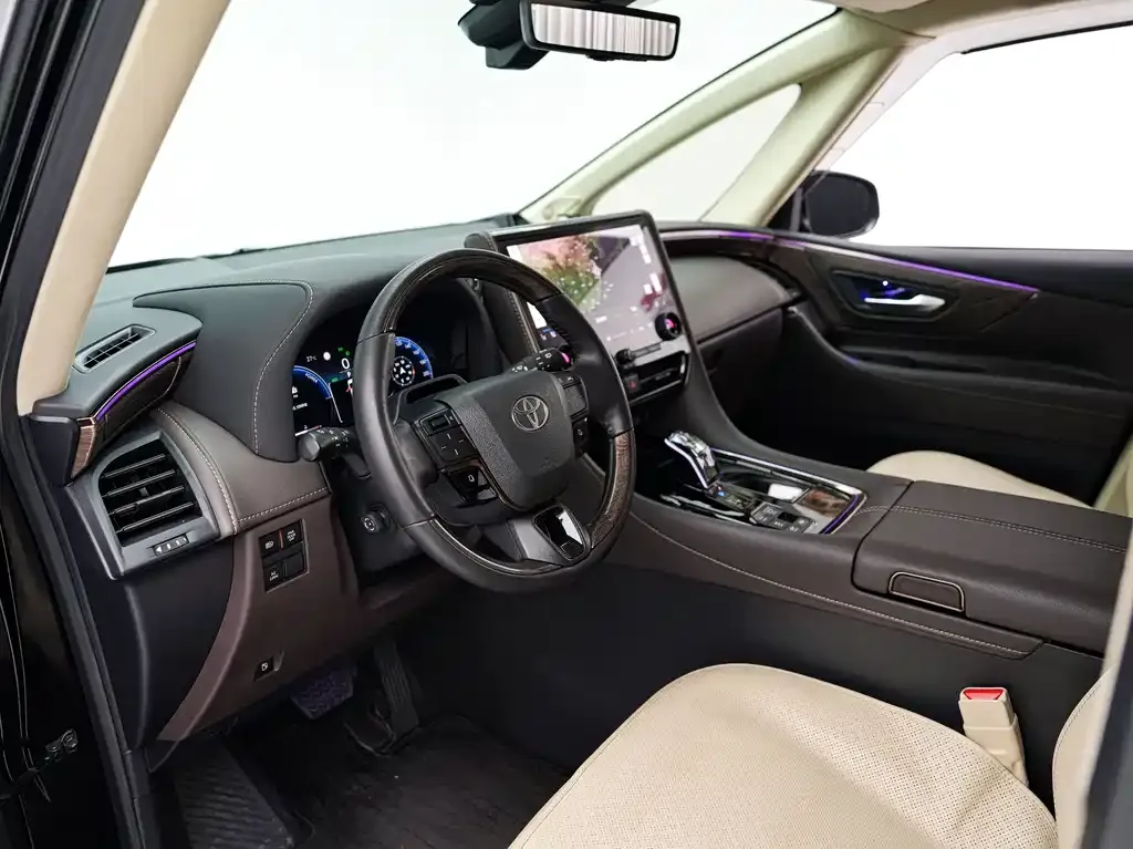 Toyota Alphard — фото 7