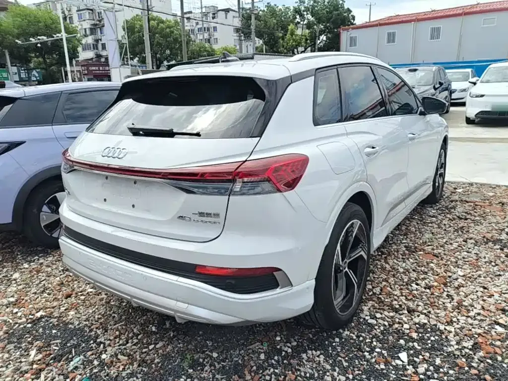 Audi Q4 e-tron — фото 10