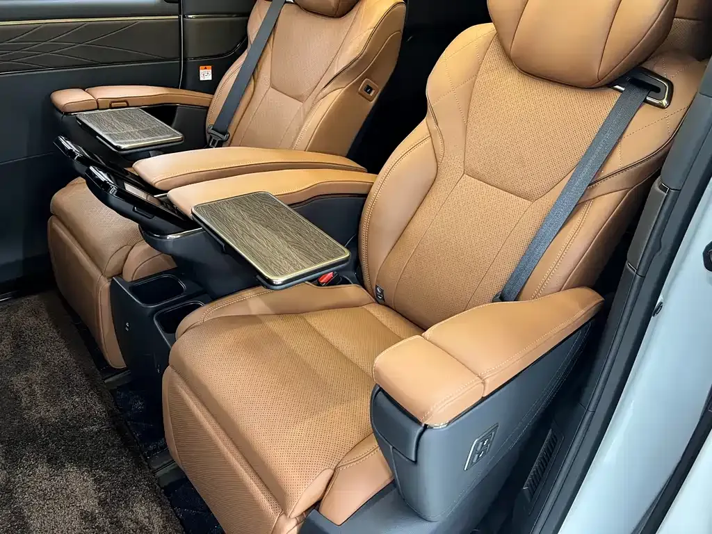 Toyota Vellfire — фото 10