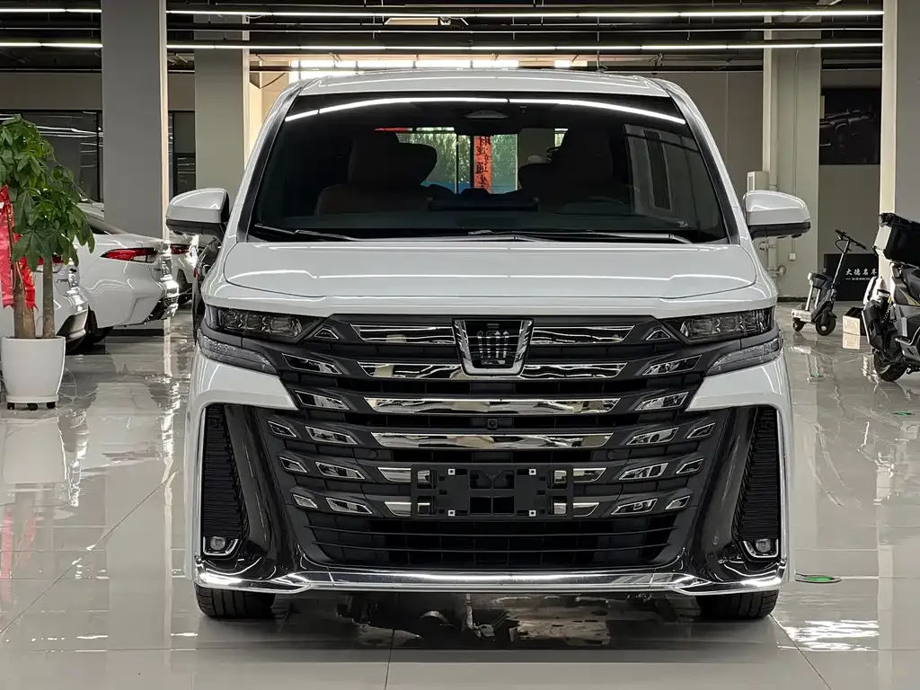 Toyota Vellfire — фото 8