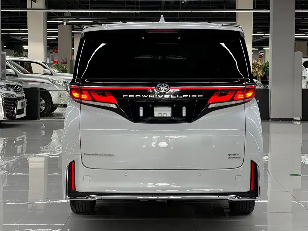 Toyota Vellfire — фото 3