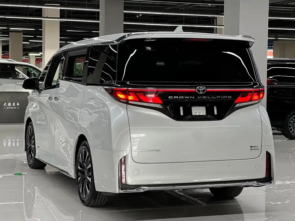 Toyota Vellfire — фото 6