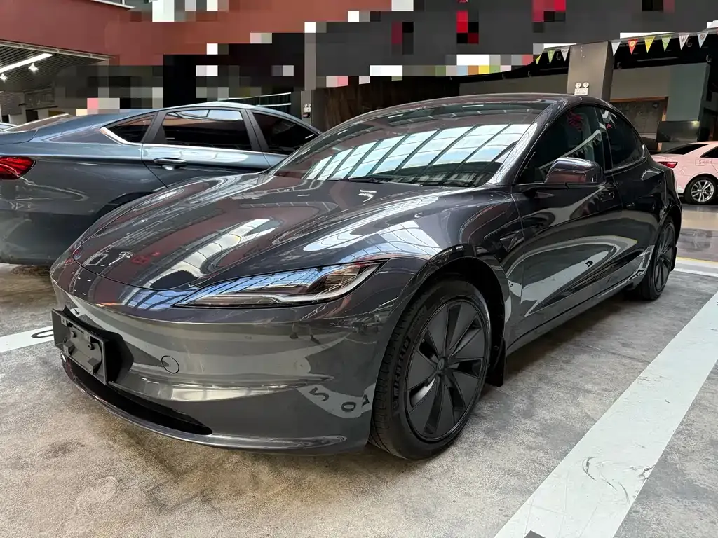 Tesla Model 3 — фото 1