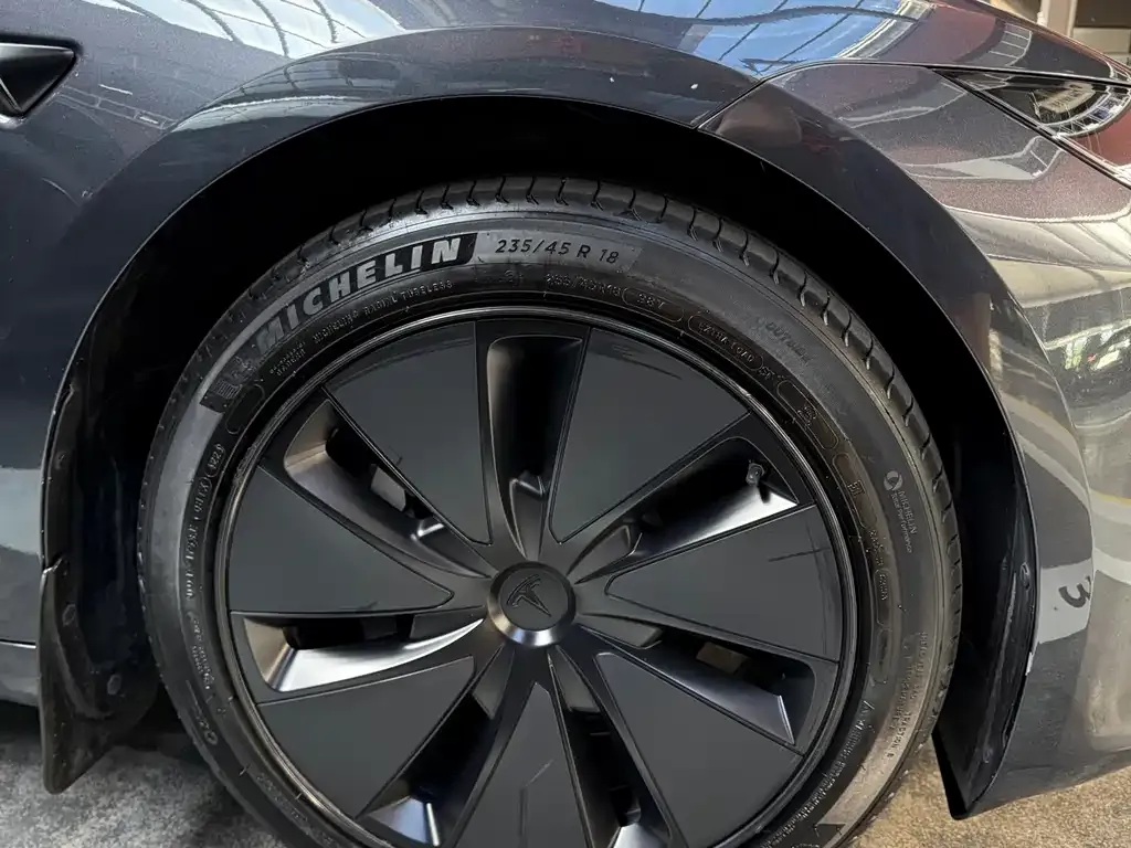 Tesla Model 3 — фото 3