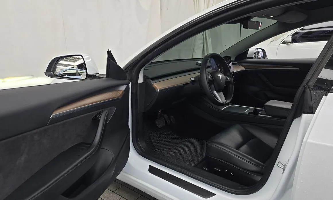 Tesla Model 3 — фото 9