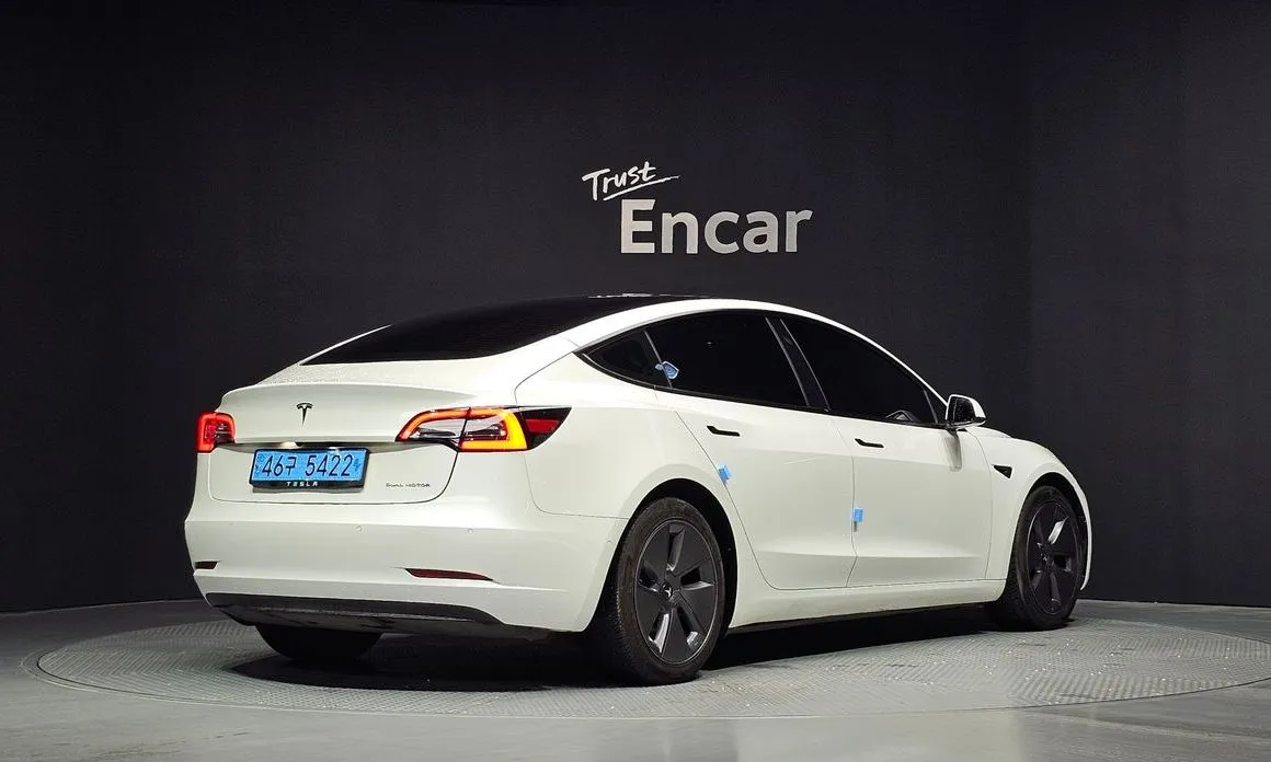 Tesla Model 3 — фото 2