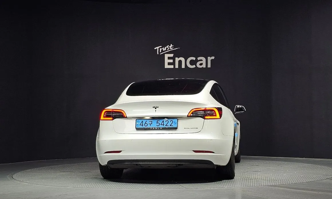 Tesla Model 3 — фото 10