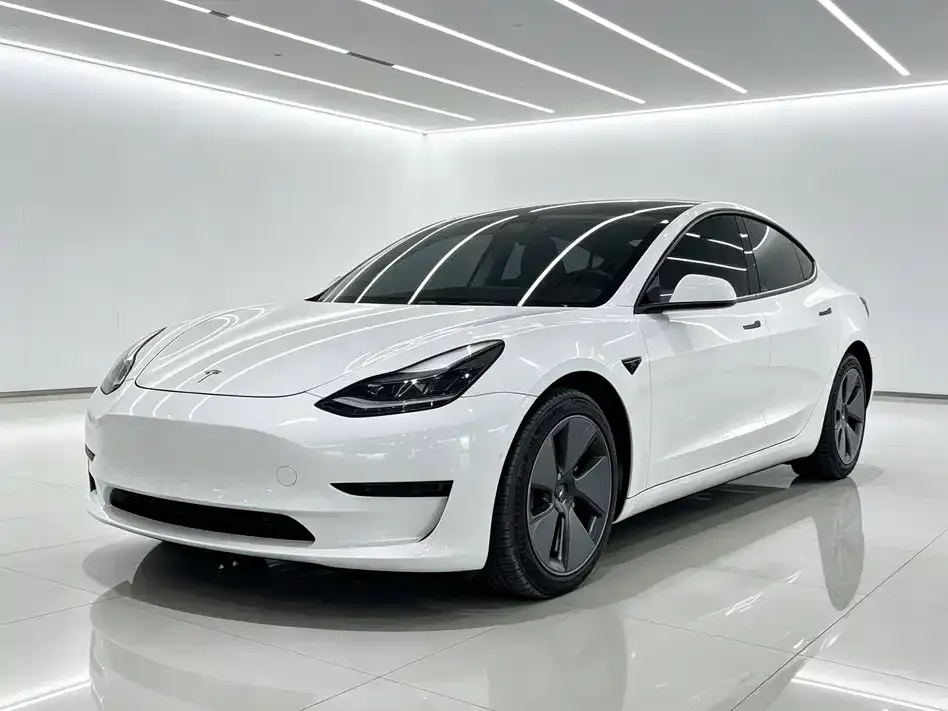 Tesla Model 3 — фото 4