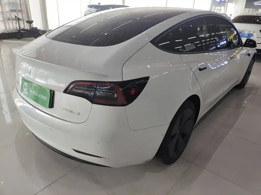 Tesla Model 3 — фото 9