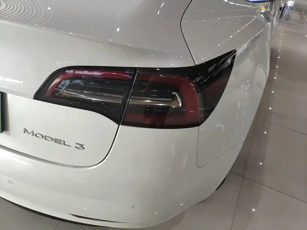 Tesla Model 3 — фото 10