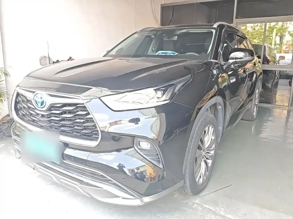 Toyota Highlander — фото 1